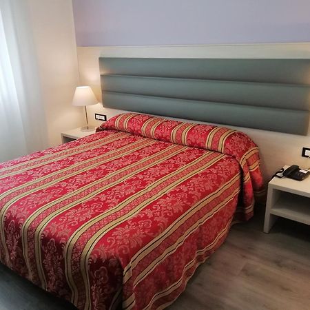 Hotel Kristall 산도나디피아베 외부 사진