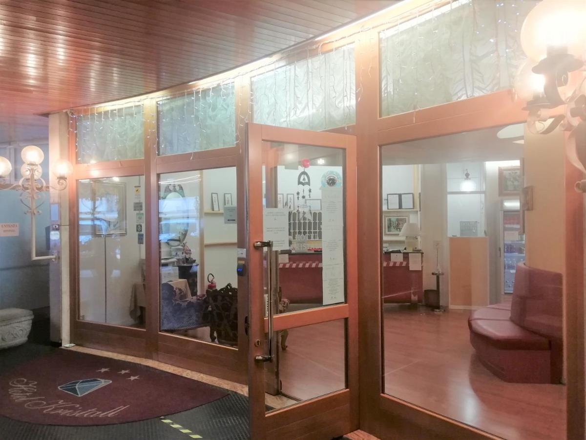 Hotel Kristall 산도나디피아베 외부 사진