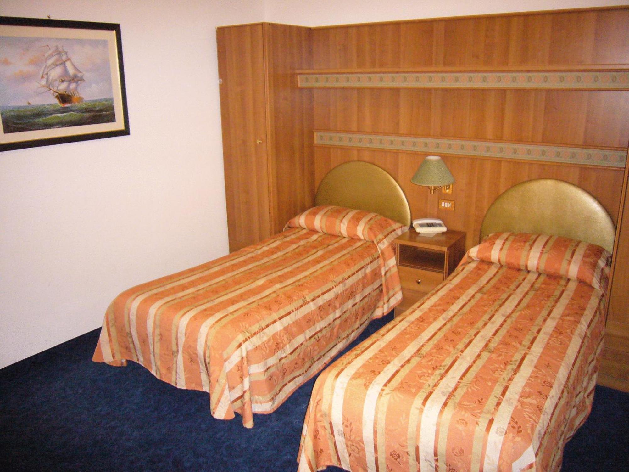Hotel Kristall 산도나디피아베 외부 사진
