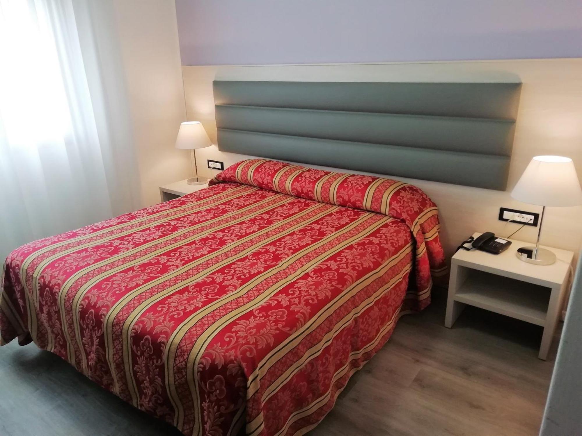 Hotel Kristall 산도나디피아베 외부 사진