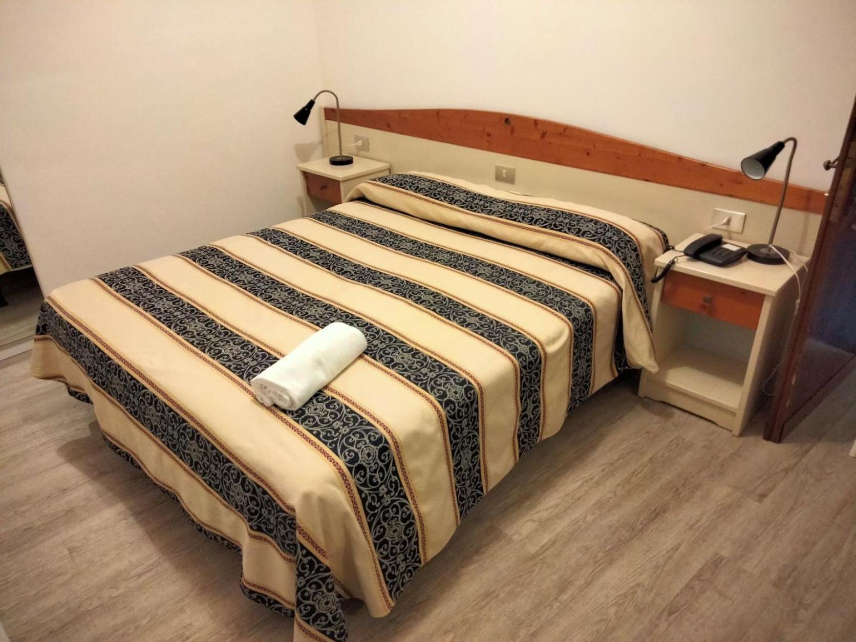 Hotel Kristall 산도나디피아베 외부 사진