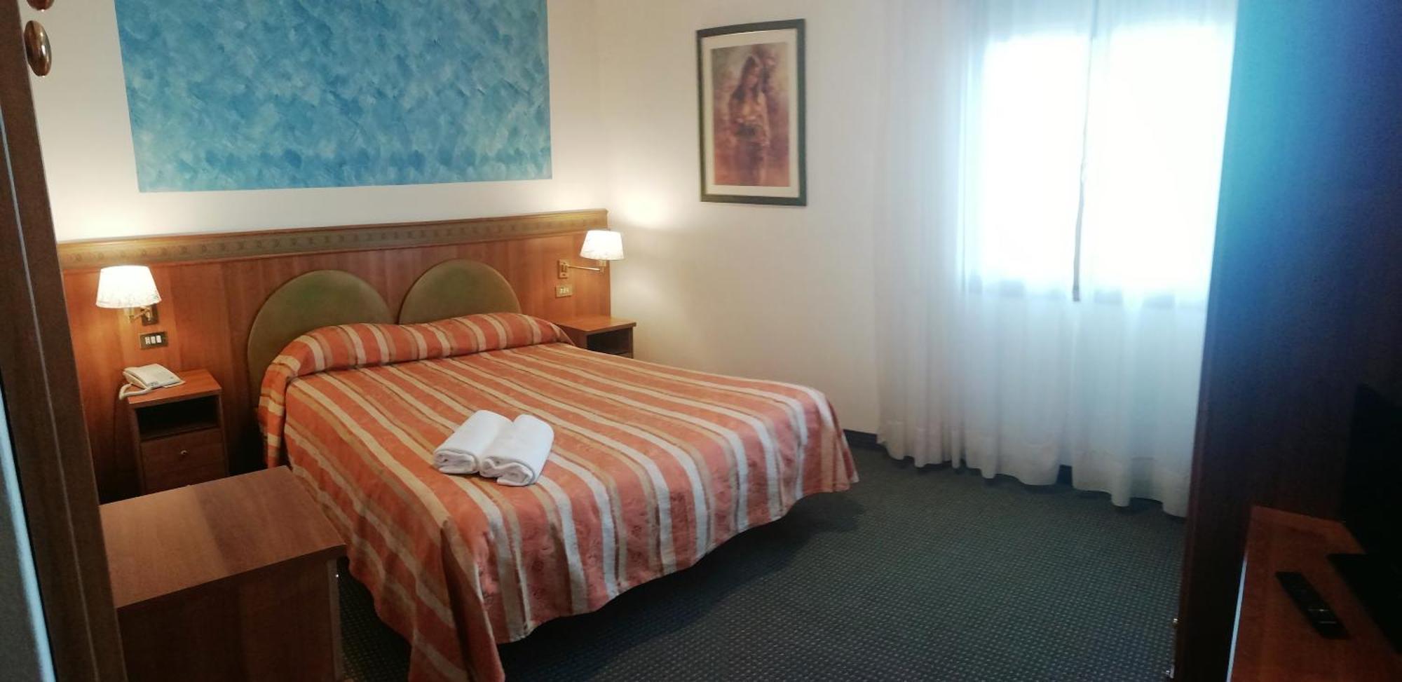 Hotel Kristall 산도나디피아베 외부 사진
