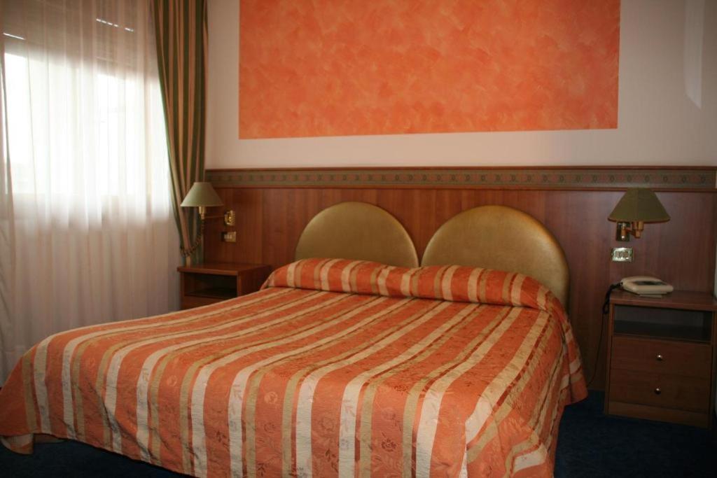 Hotel Kristall 산도나디피아베 외부 사진