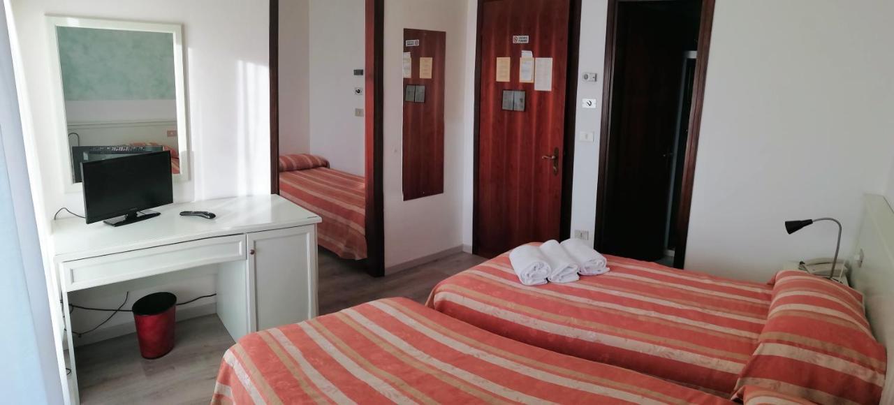 Hotel Kristall 산도나디피아베 외부 사진