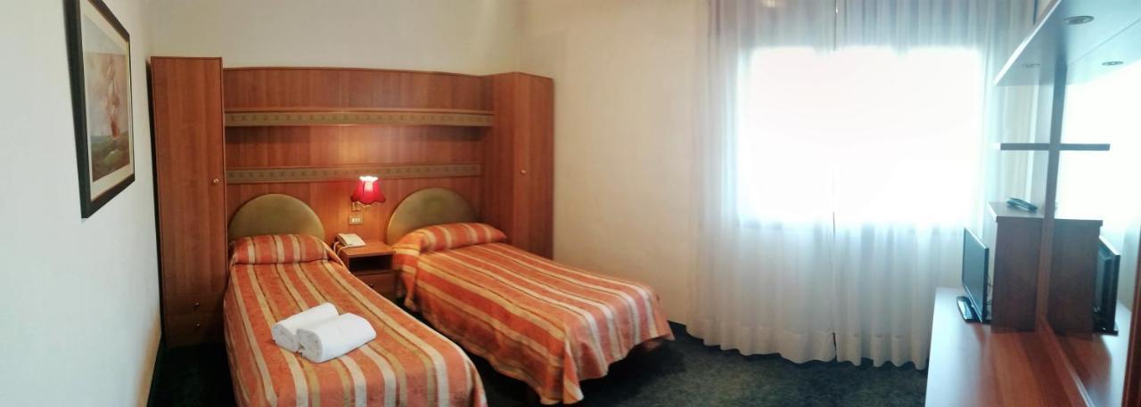 Hotel Kristall 산도나디피아베 외부 사진