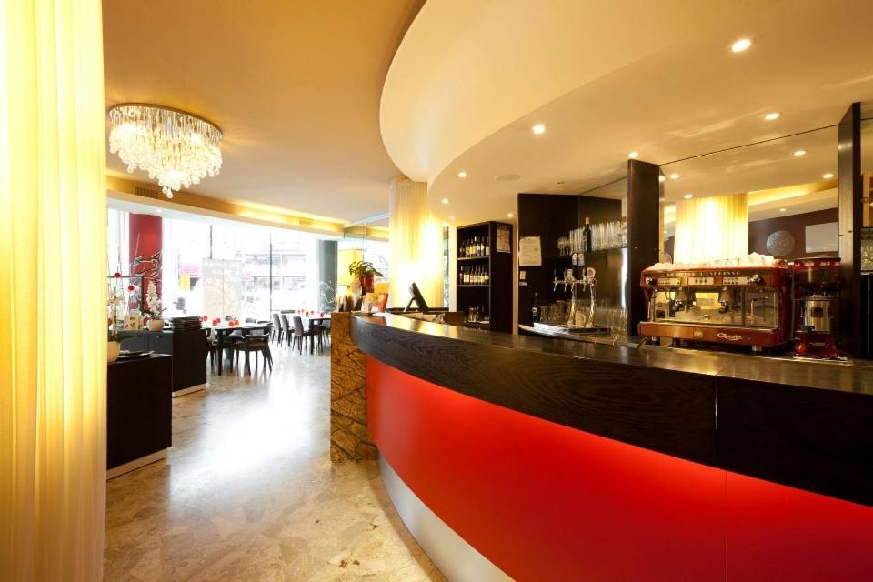Hotel Kristall 산도나디피아베 외부 사진