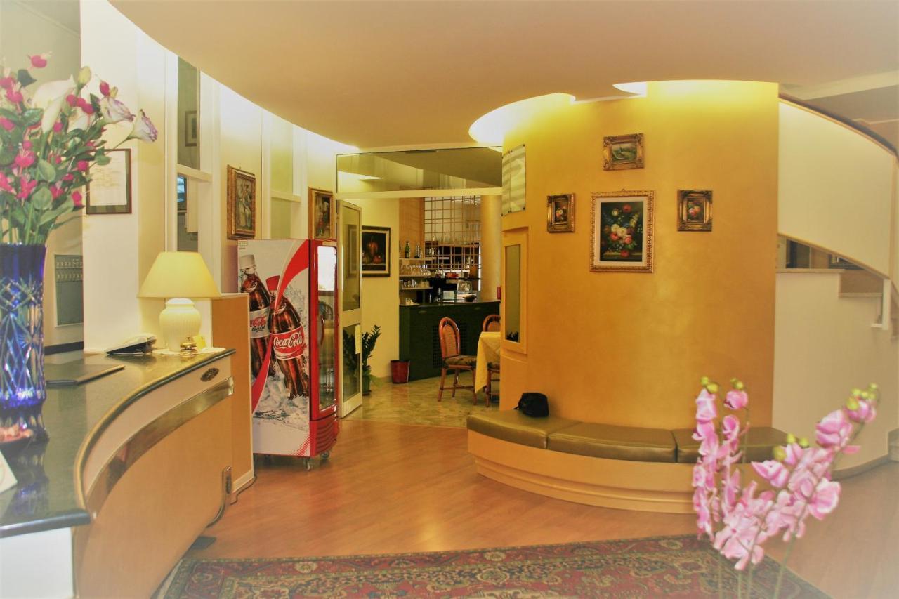 Hotel Kristall 산도나디피아베 외부 사진