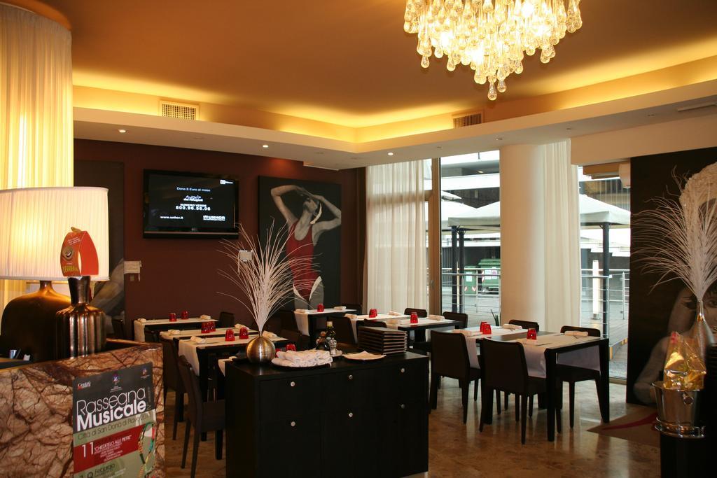 Hotel Kristall 산도나디피아베 외부 사진